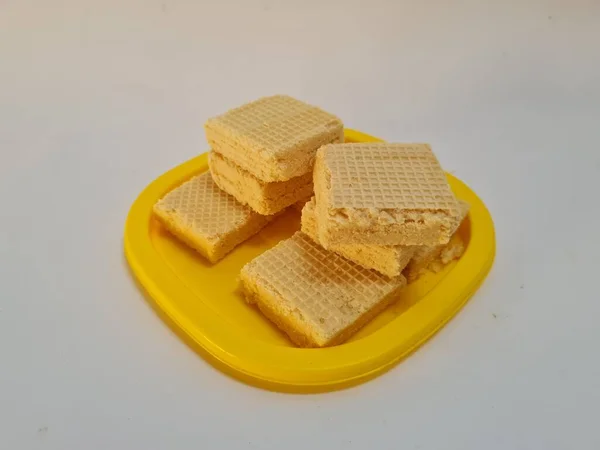 Snacks Made Crunchy Sweet Sugar Powder Called Wafers Yellow Container — Stock Photo, Image