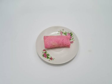 Kırmızı krep beyaza izole edilmiş.