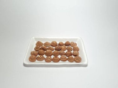 Endonezya 'dan tipik atıştırmalıklar. Kahverengi ve beyaz çizgili. Kuping Gajah Mini adında.