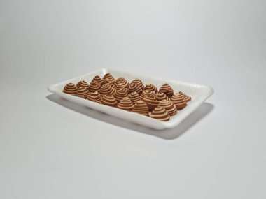 Endonezya 'dan tipik atıştırmalıklar. Kahverengi ve beyaz çizgili. Kuping Gajah Mini adında.