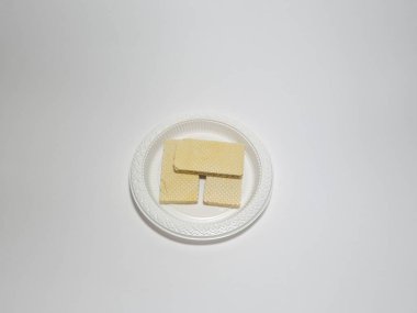 Çikolata katmanlı bisküviler.