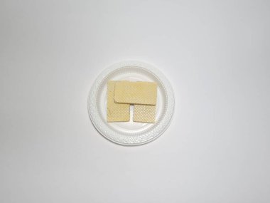 Çikolata katmanlı bisküviler.