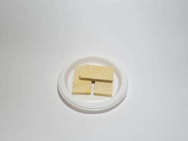 Çikolata katmanlı bisküviler.