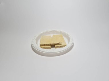 Çikolata katmanlı bisküviler.