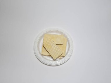 Çikolata katmanlı bisküviler.