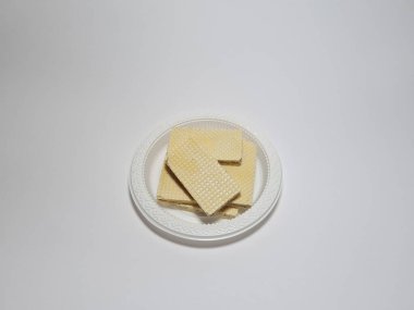 Çikolata katmanlı bisküviler.