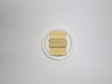 Çikolata katmanlı bisküviler.