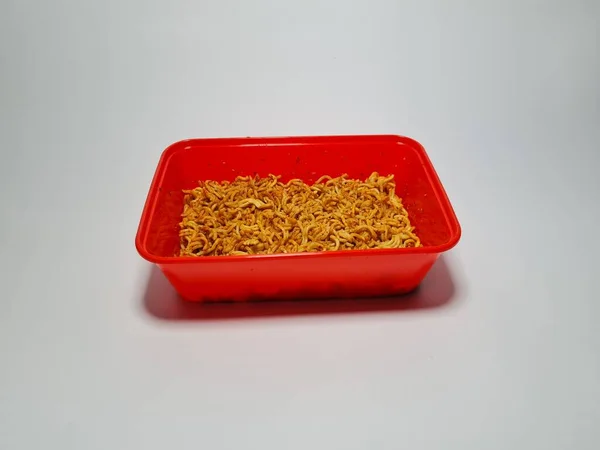 Isolated Spicy Crispy Fried Noodles Red Container — стоковое фото