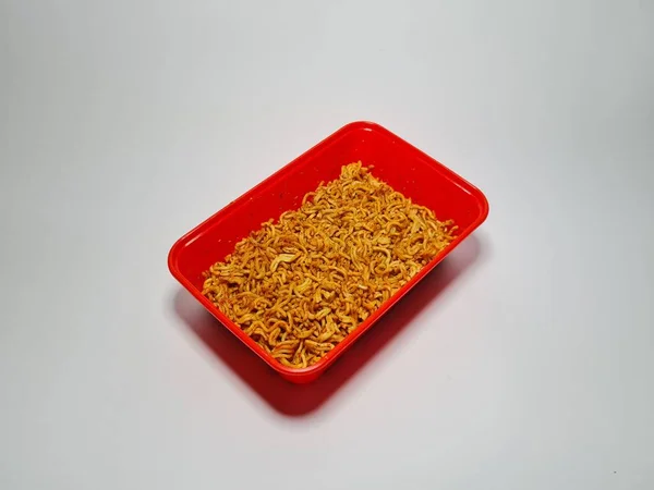 Isolated Spicy Crispy Fried Noodles Red Container — Stok Foto