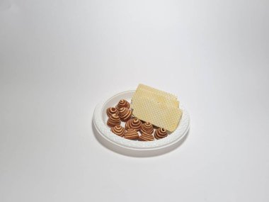 Çikolatalı gofret atıştırmalıkları ve küçük fil kulakları.