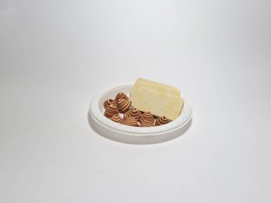 Çikolatalı gofret atıştırmalıkları ve küçük fil kulakları.