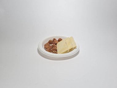 Çikolatalı gofret atıştırmalıkları ve küçük fil kulakları.