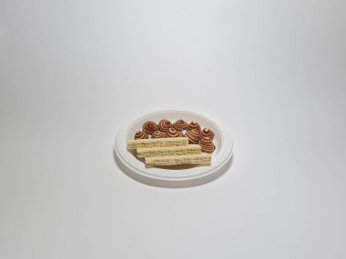 Çikolatalı gofret atıştırmalıkları ve küçük fil kulakları.