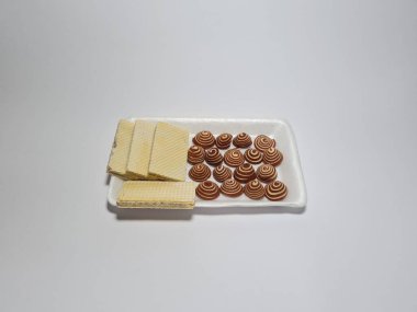 Çikolatalı gofret atıştırmalıkları ve küçük fil kulakları.