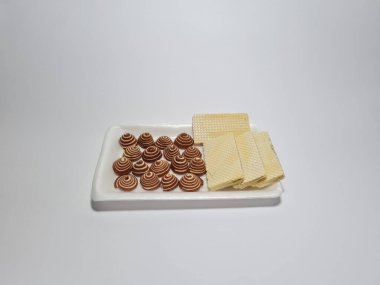 Çikolatalı gofret atıştırmalıkları ve küçük fil kulakları.