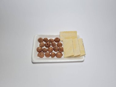 Çikolatalı gofret atıştırmalıkları ve küçük fil kulakları.