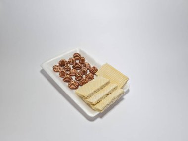 Çikolatalı gofret atıştırmalıkları ve küçük fil kulakları.