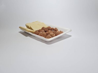 Çikolatalı gofret atıştırmalıkları ve küçük fil kulakları.