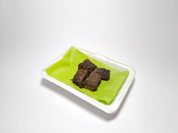 Fried Beef Slices Green Vegetables White Container — Fotografia de Stock