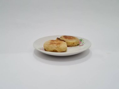 Tipik bir Endonezya aperatifi un ve Wingko Babat adında beyaz bir kombinasyonu olan kahverengi bir kafa.