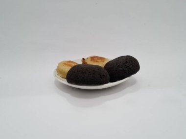 Tipik Endonezya atıştırmalıkları, Merkez Java, Yogyakarta, Wingko Babat ve Yuvarlak Brownie 'ler.