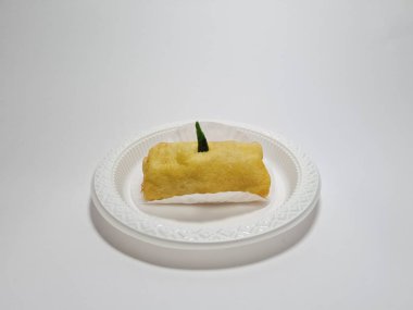 Yeşil biberli kızarmış börek.