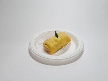 Yeşil biberli kızarmış börek.