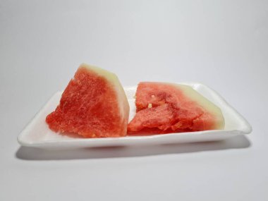 Kırmızı ve beyaz karpuz dilimleri