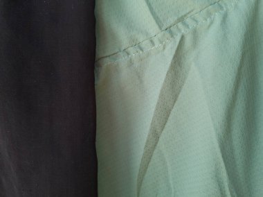 Soyut arkaplan desenli açık yeşil kumaş bir gölge oluşturmak için katlanır