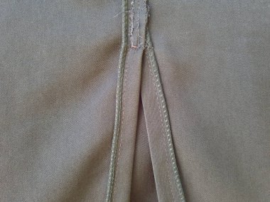 Soyut arkaplan desenli gri kumaş bir gölge oluşturmak için katlandı