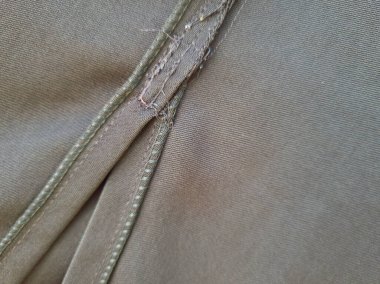 Soyut arkaplan desenli gri kumaş bir gölge oluşturmak için katlandı