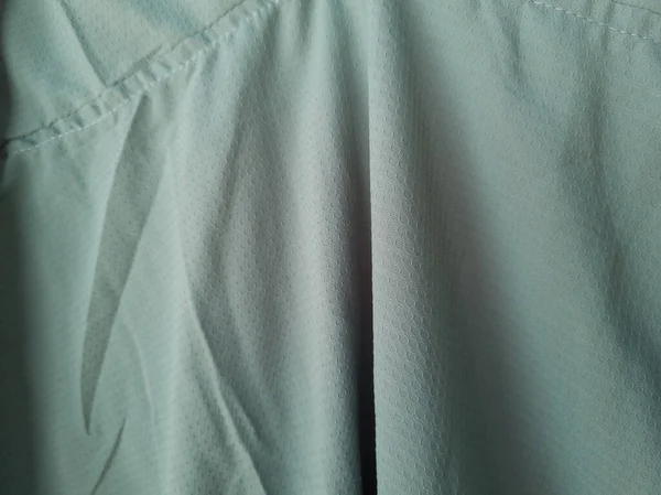 Soyut arkaplan desenli açık yeşil kumaş bir gölge oluşturmak için katlanır