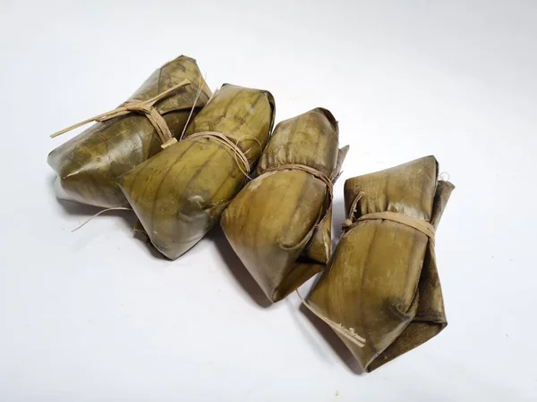 Alimento Indonesia Llamado Lepet Hecho Arroz Glutinoso Coco Envuelto Hojas —  Fotos de Stock