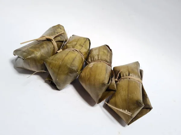 Alimento Indonesia Llamado Lepet Hecho Arroz Glutinoso Coco Envuelto Hojas —  Fotos de Stock