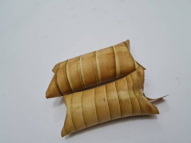 Hindistan cevizi yapraklarına sarılmış hindistan cevizi glutinous pilavından yapılan, Endonezya 'dan gelen 