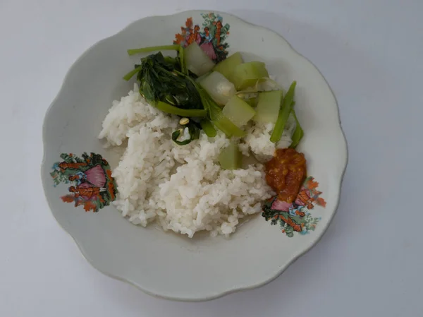 Cucina Indonesiana Servita Piatto Bianco Composto Riso Bianco Vegetale Chiaro — Foto Stock