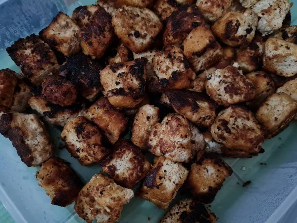 Soyut arkaplan desenli kahverengi tofu art arda dizilmiş.