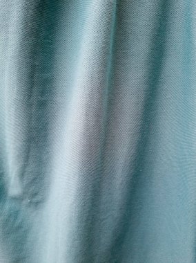 Güneş ışığına maruz kalan soyut mavi desenli kumaş arkaplan böylece gölgeler oluşur