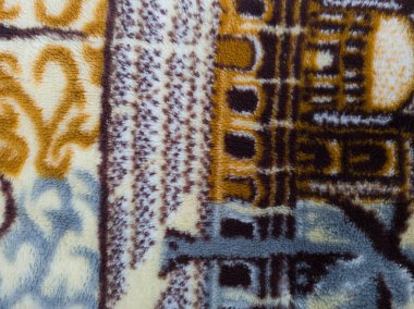 Dokulu arkaplan, baskın renkle diğer renklerin birleşiminden oluşan beyaz bir seccade.