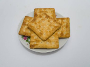 Tuzlu buğdaydan yapılmış kuru tost üzerine şeker serpiştirilmiş kraker bisküvisi denir.