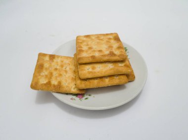 Tuzlu buğdaydan yapılmış kuru tost üzerine şeker serpiştirilmiş kraker bisküvisi denir.