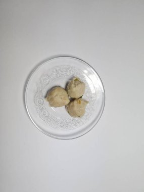 Et ve undan yapılan yiyecekler Endonezya 'da Pentol ismiyle yuvarlaktır.