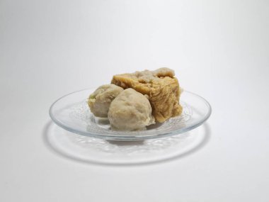 Asya 'dan gelen yiyeceklerde pentol bulunur ve etin içeriğini bilir.