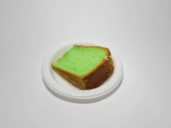 Pastel Esponja Verde Con Sabor Pandan Recipiente Blanco —  Fotos de Stock