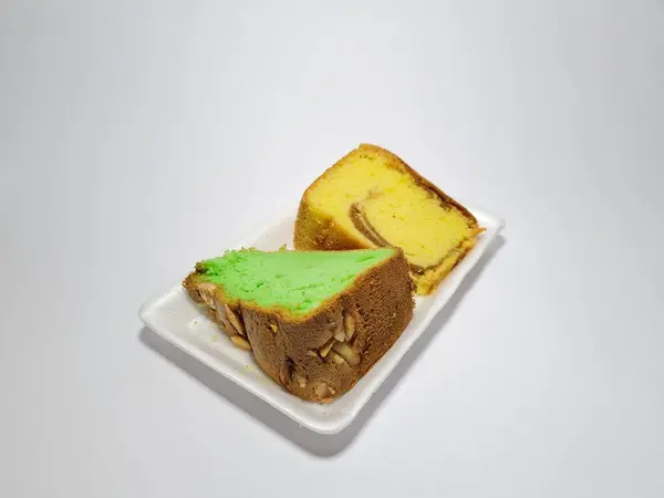 Pastel Esponja Verde Con Sabor Pandan Recipiente Blanco —  Fotos de Stock