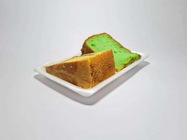 Bolo Esponja Com Sabor Pandan Verde Recipiente Branco — Fotografia de Stock