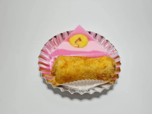 Torta Egy Tartályban Azaz Pudingtorta Csirke Kitöltése Fehér Alapon — Stock Fotó