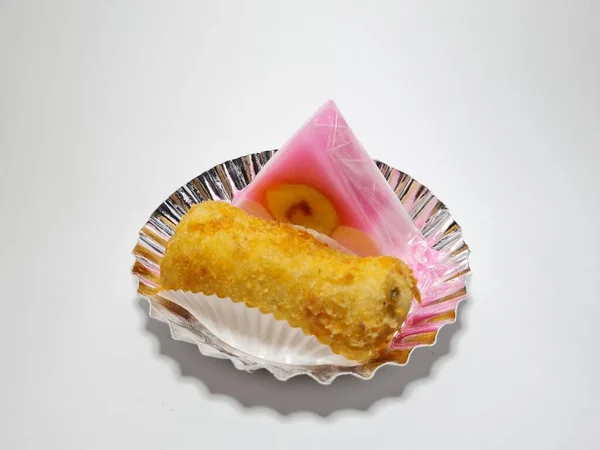 Torta Egy Tartályban Azaz Pudingtorta Csirke Kitöltése Fehér Alapon — Stock Fotó