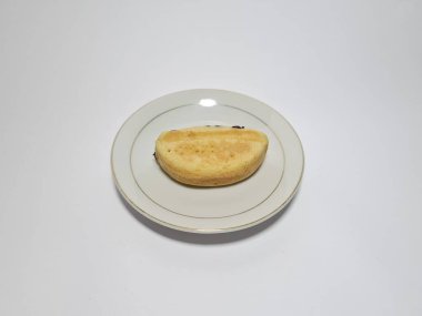 Tipik bir Endonezya pastası. Adı pukis. Çikolata serpiştirilmiş.