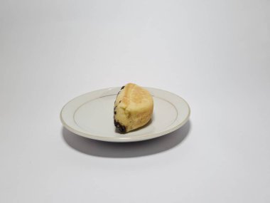 Tipik bir Endonezya pastası. Adı pukis. Çikolata serpiştirilmiş.